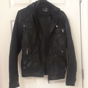 Fashiobaile leather jacket